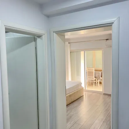 Center Blloku - Elegant 02 Apartment